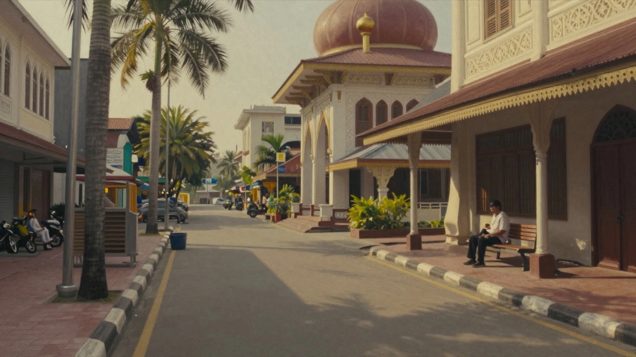 Уединённая улица Бандар-Сери-Бегаван в Брунее, полная тишины и спокойствия.